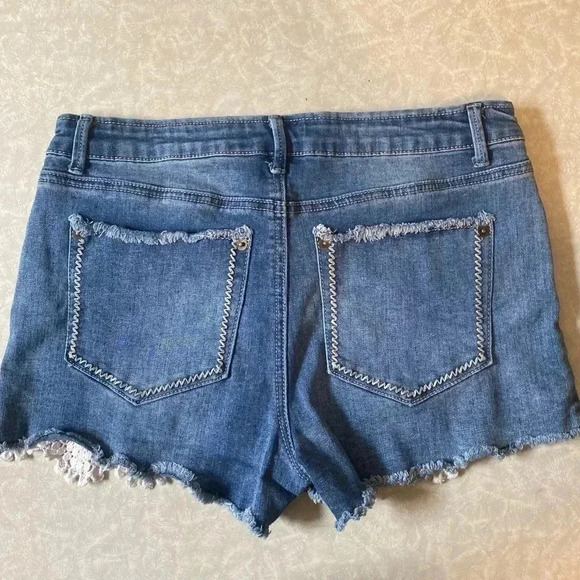 Rue 21 Denim Cutoff Jean Shorts with Cream Lace Crochet Accent‎ Size 9-10 - Picture 6 of 12
